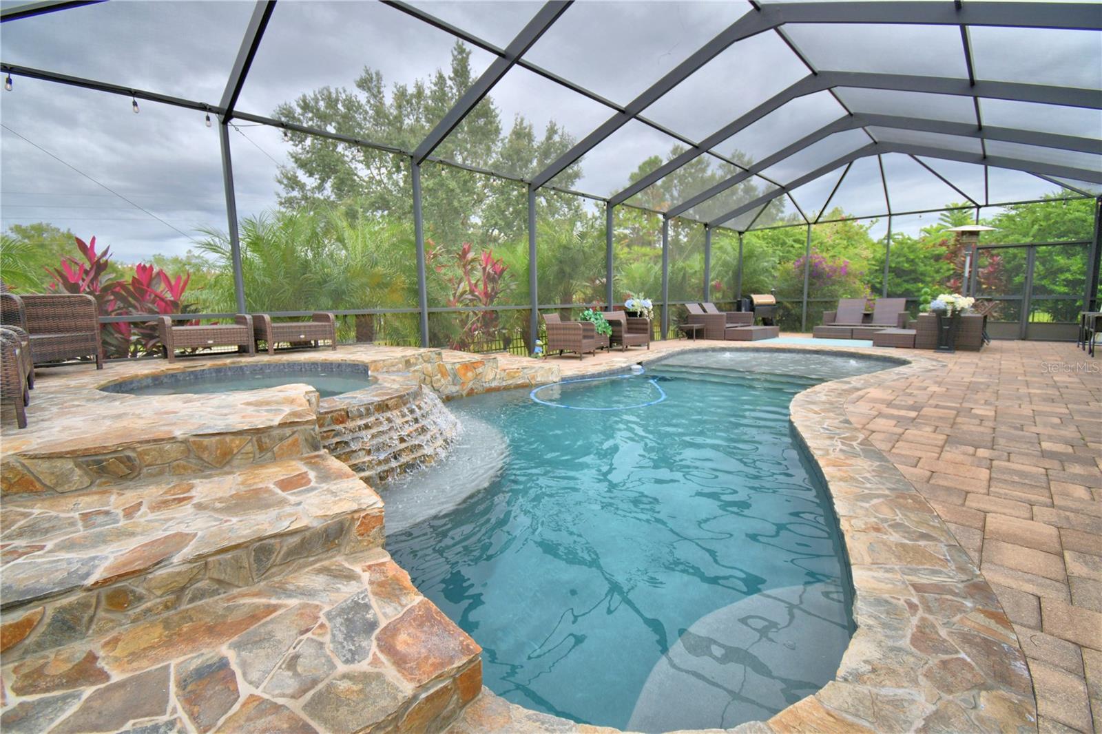 CROSSROADS/LK REGION - Residential