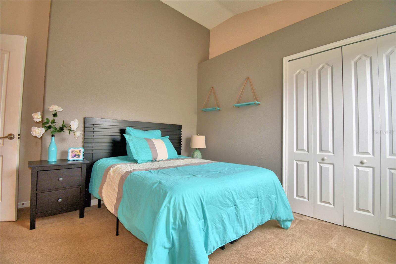 CROSSROADS/LK REGION - Residential