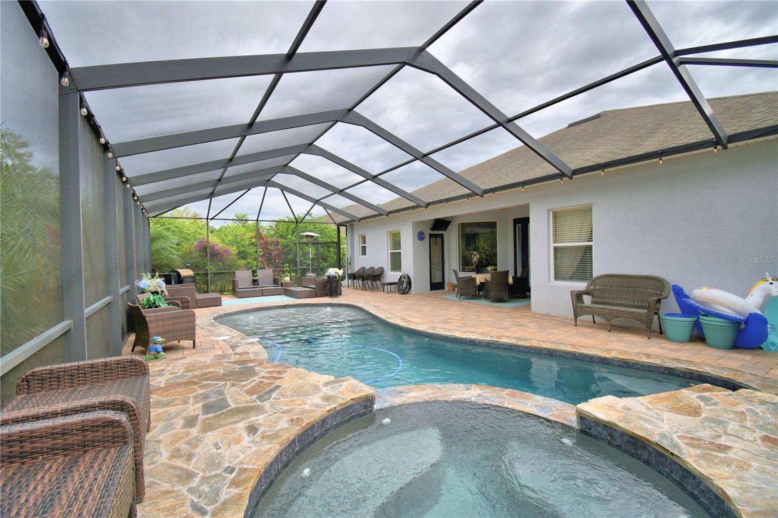 CROSSROADS/LK REGION - Residential