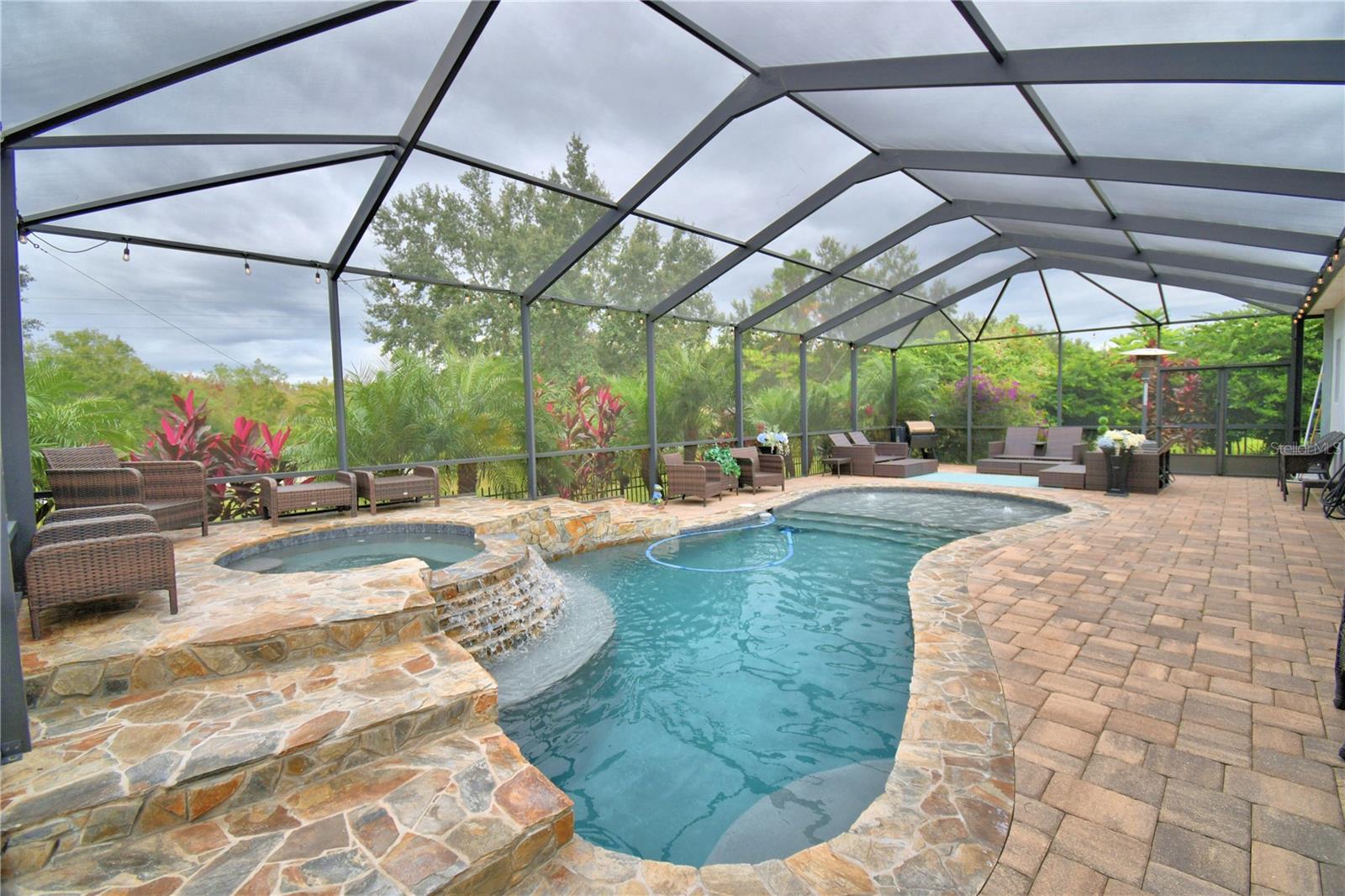 CROSSROADS/LK REGION - Residential