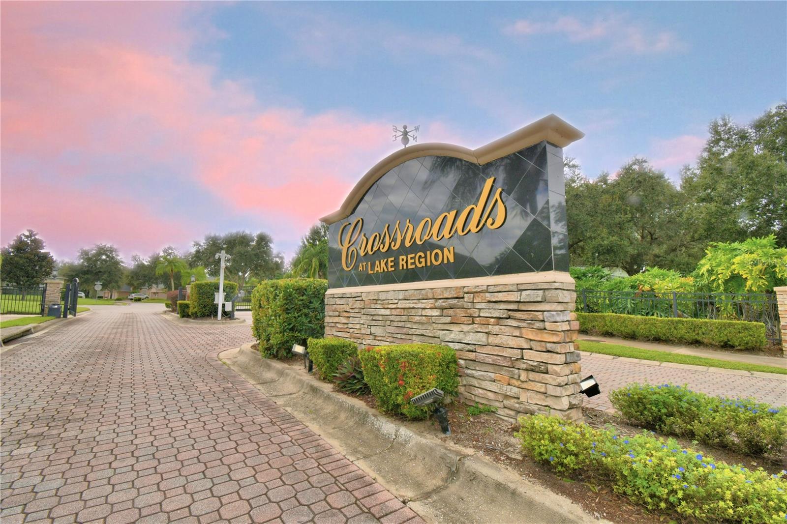 CROSSROADS/LK REGION - Residential