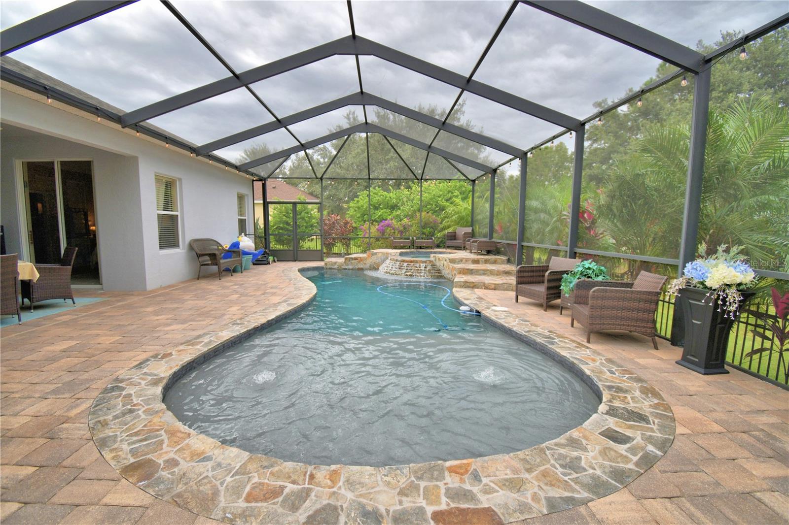 CROSSROADS/LK REGION - Residential