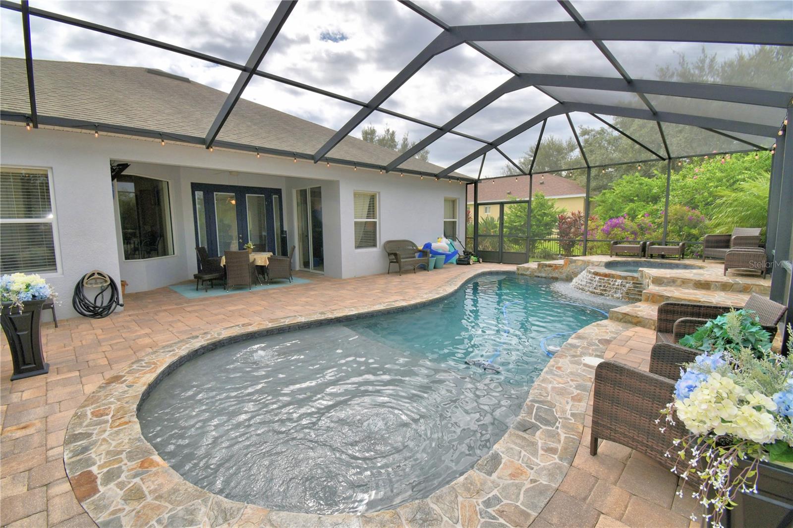 CROSSROADS/LK REGION - Residential