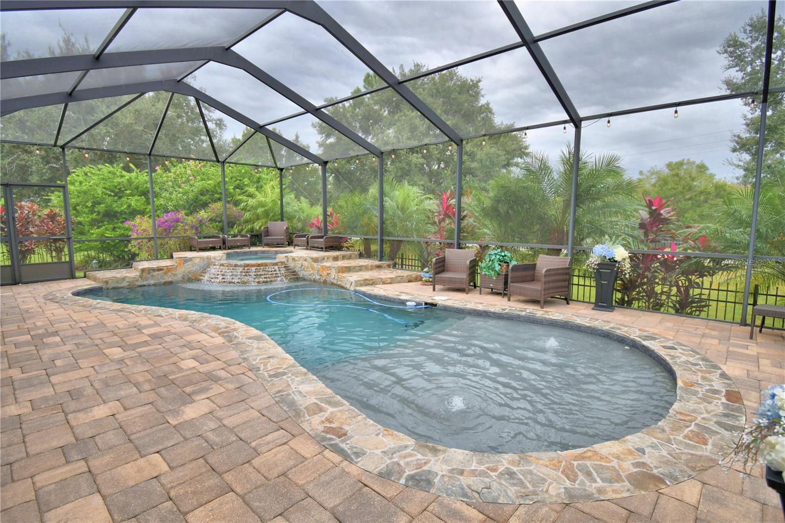 CROSSROADS/LK REGION - Residential