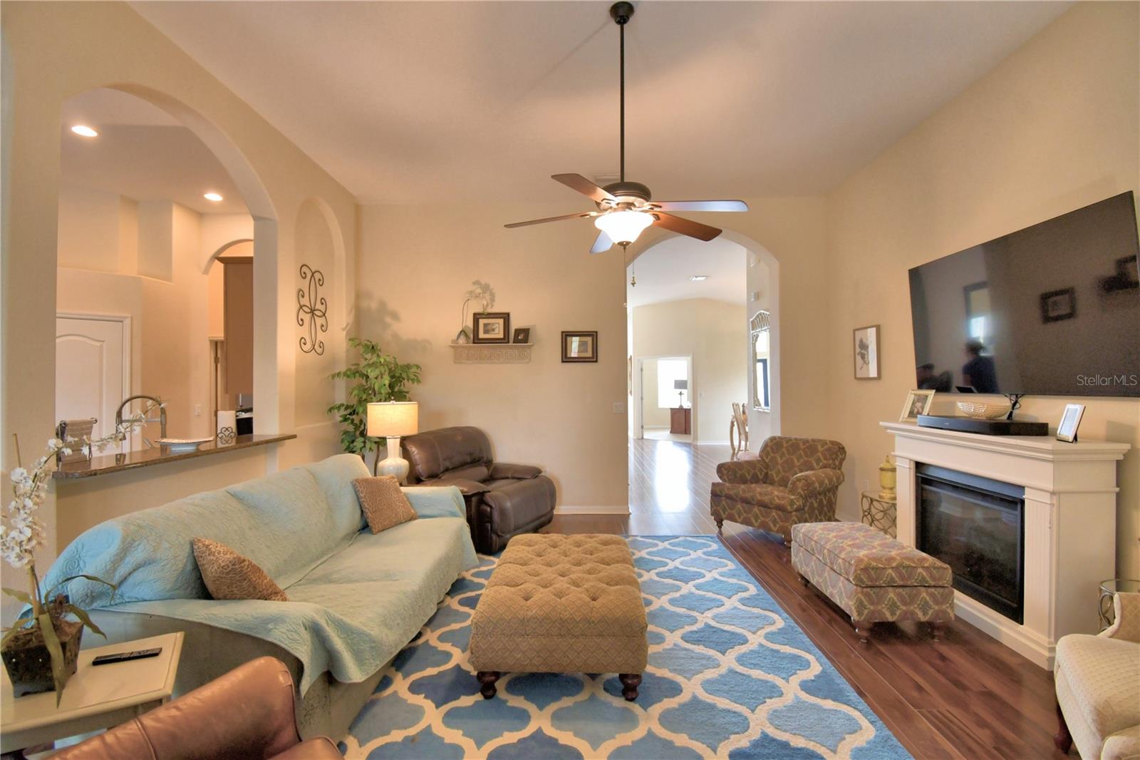 CROSSROADS/LK REGION - Residential