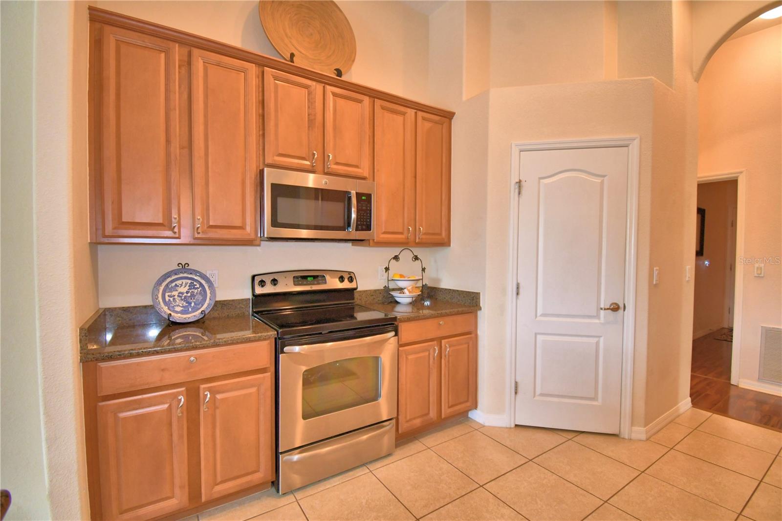 CROSSROADS/LK REGION - Residential