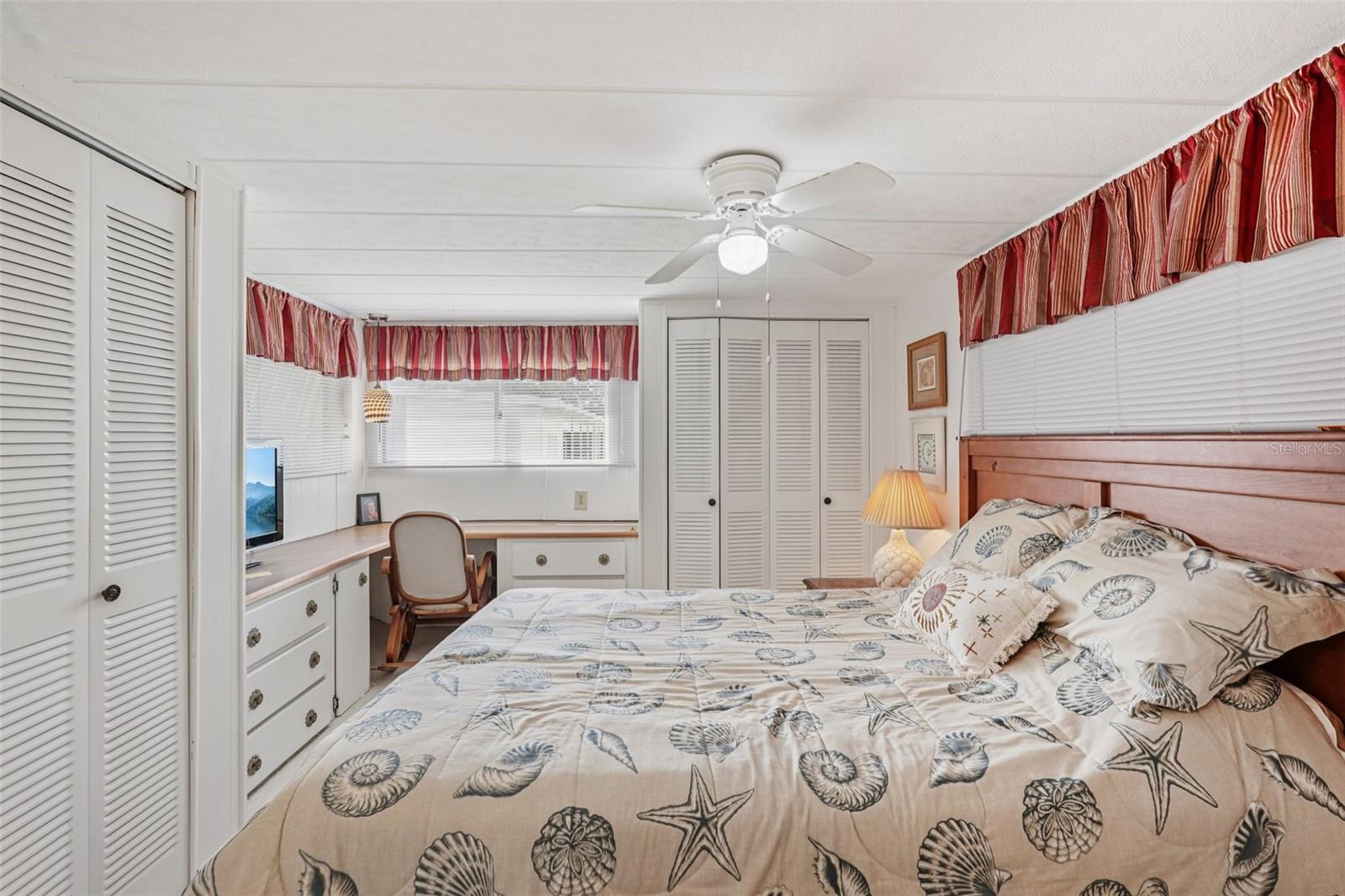 OAKWOOD MANOR - Residential