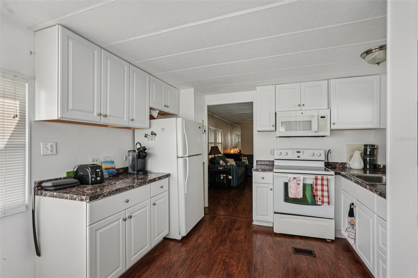 OAKWOOD MANOR - Residential