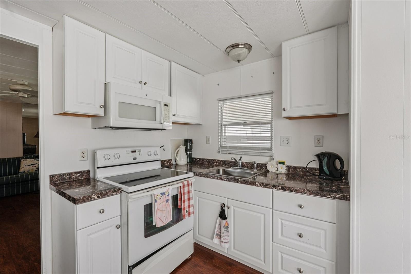 OAKWOOD MANOR - Residential