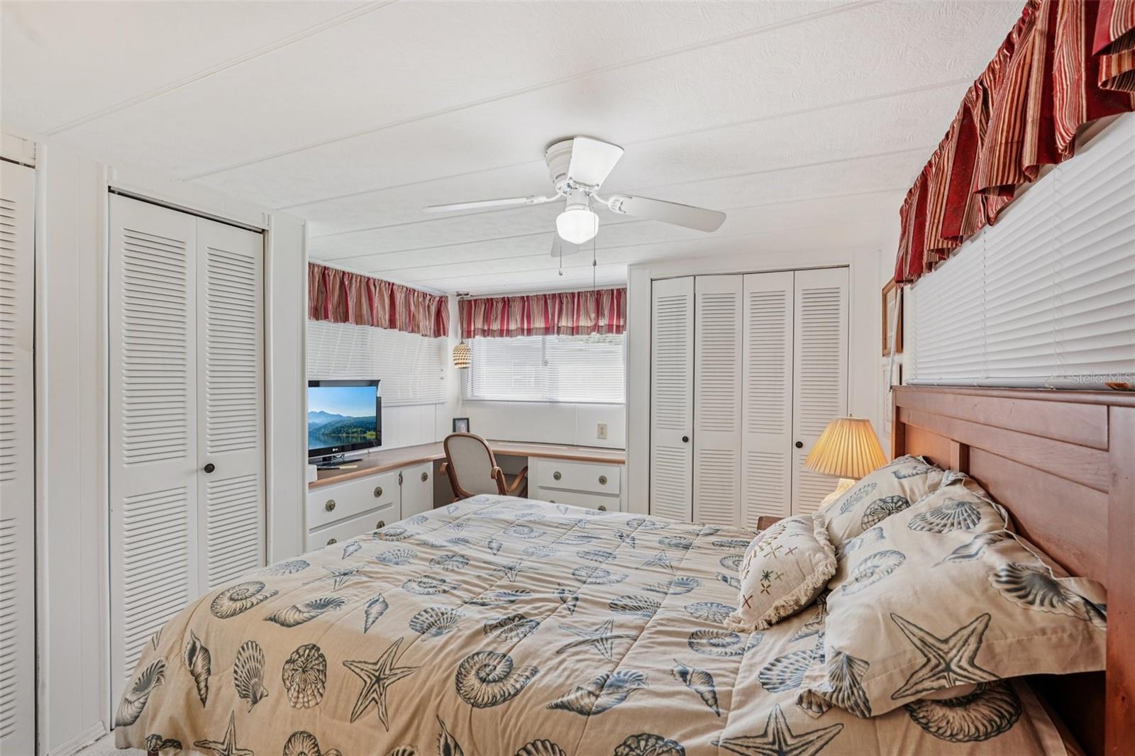 OAKWOOD MANOR - Residential