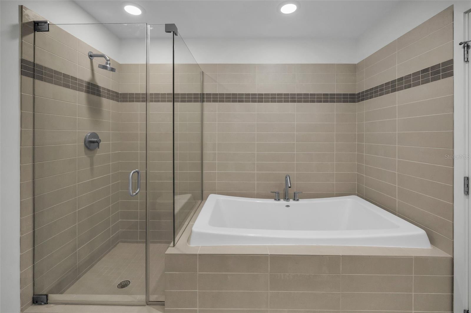 SIGNATURE PLACE CONDO - Residential