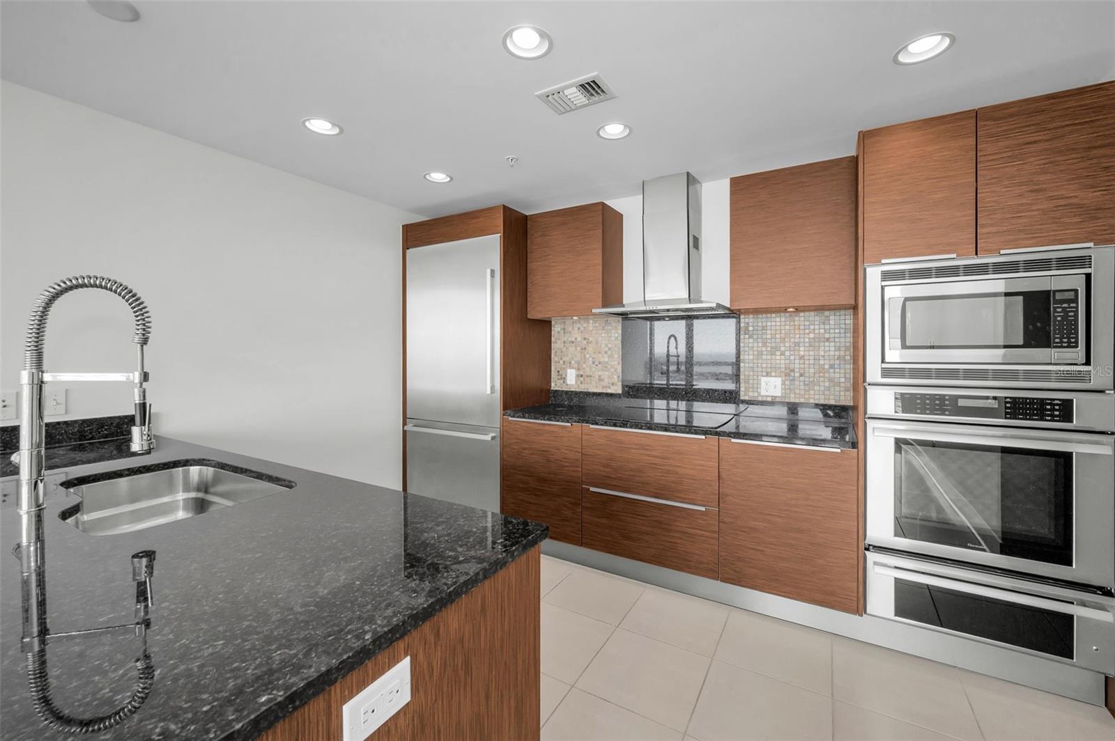 SIGNATURE PLACE CONDO - Residential