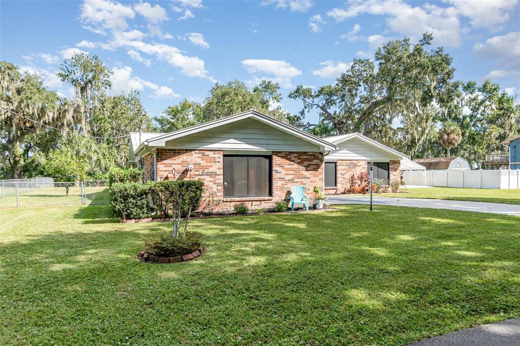 Photo of 1004 Monterey Drive, Leesburg, FL 34748 (MLS # O6352275)