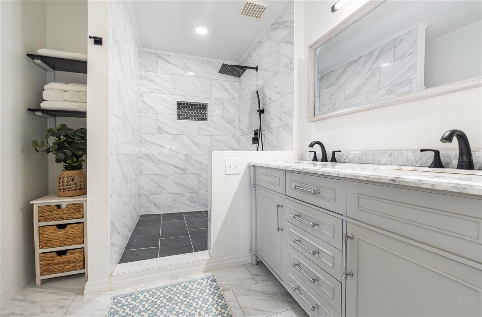 LEESBURG - Residential