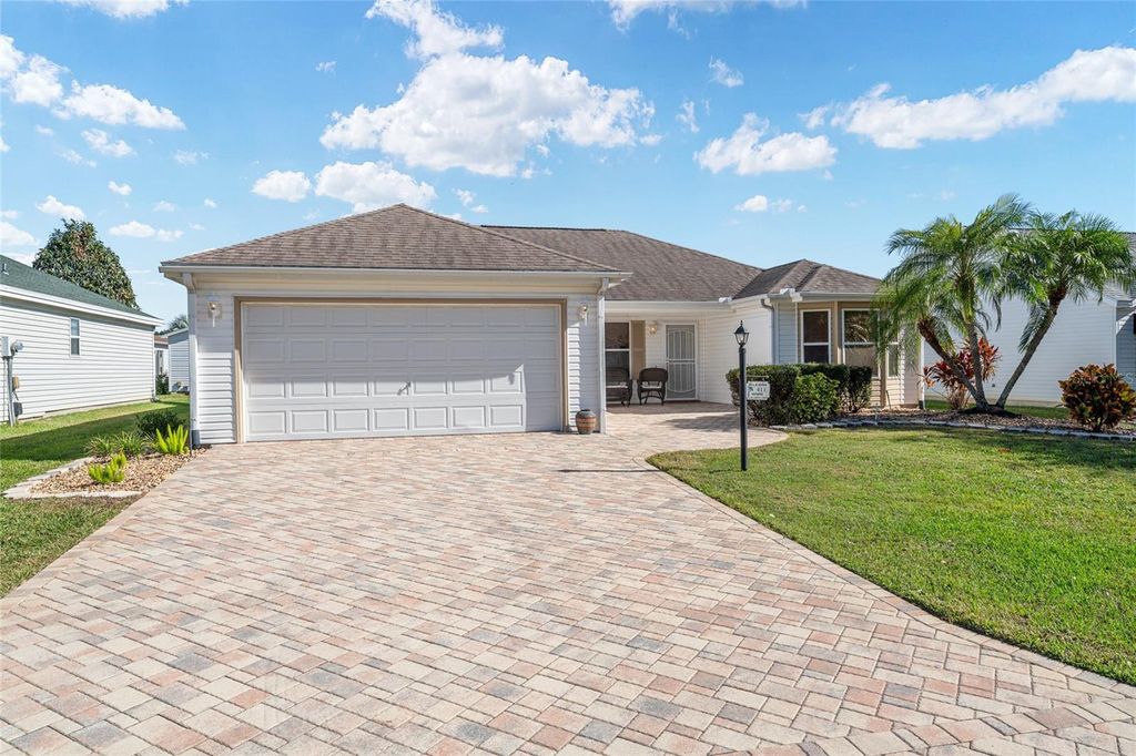 Photo of 411 Aldama Avenue, The Villages, FL 32159 (MLS # G5105097)