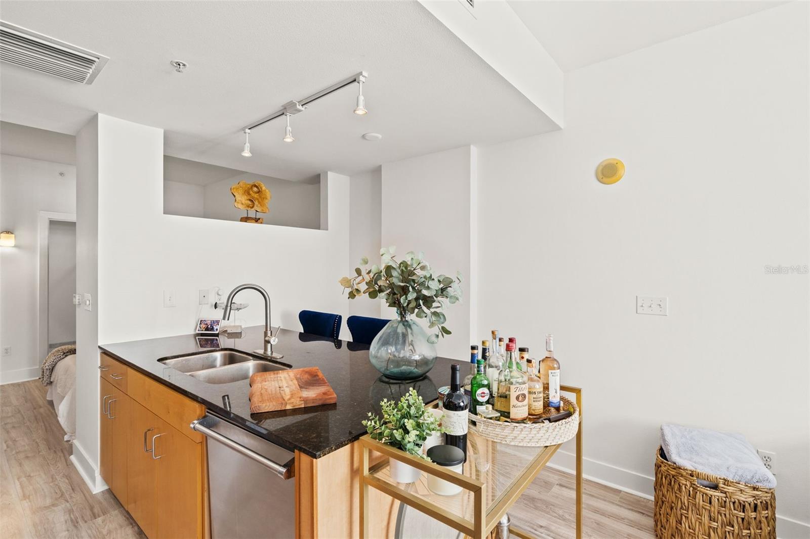 GRAND CENTRAL AT KENNEDY RESID - Residential