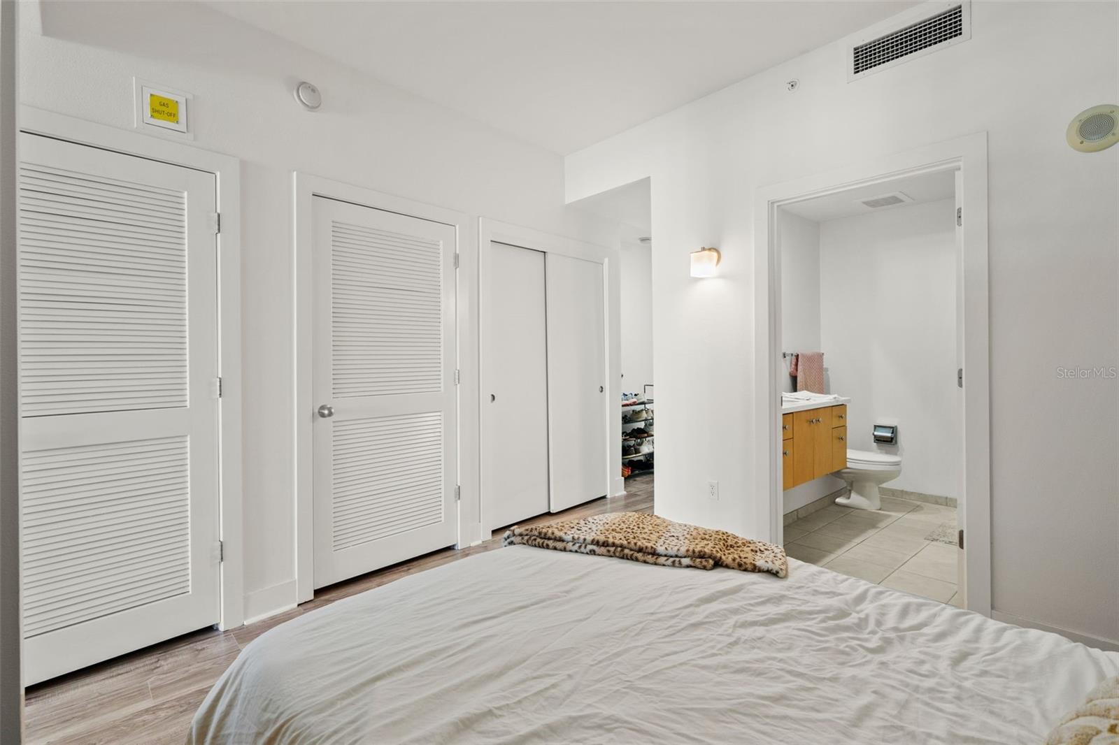 GRAND CENTRAL AT KENNEDY RESID - Residential