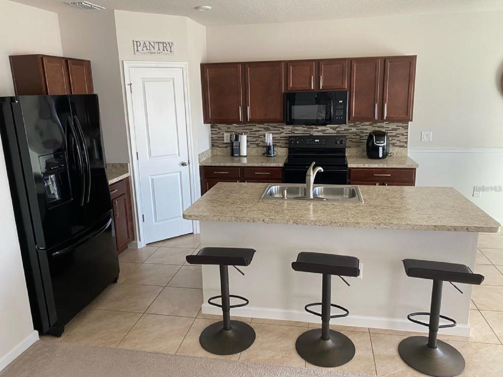 372 ROOKS LOOP