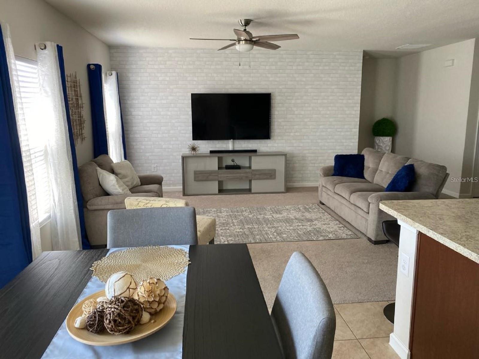 372 ROOKS LOOP