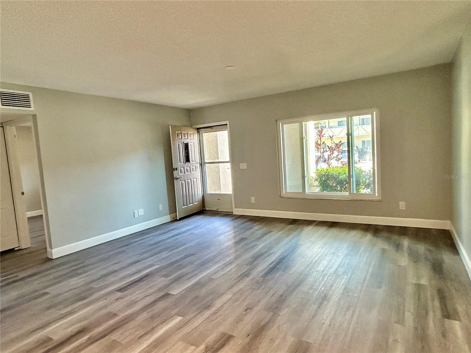 ON TOP OF THE WORLD - Residential