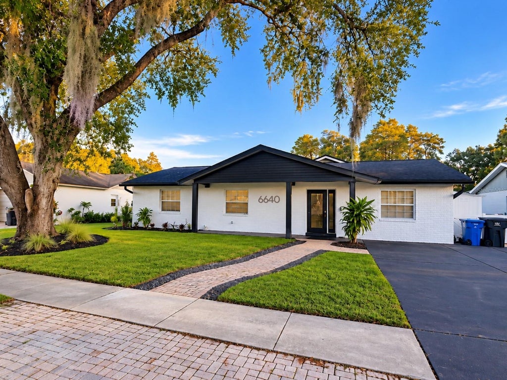 Photo of 6640 Winding Oak Drive, Tampa, FL 33625 (MLS # TB8562152)