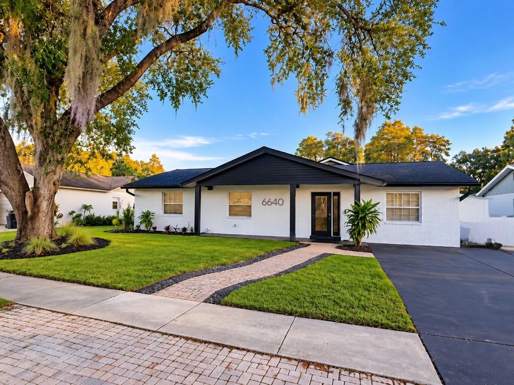 Photo of 6640 Winding Oak Drive, Tampa, FL 33625 (MLS # TB8562152)