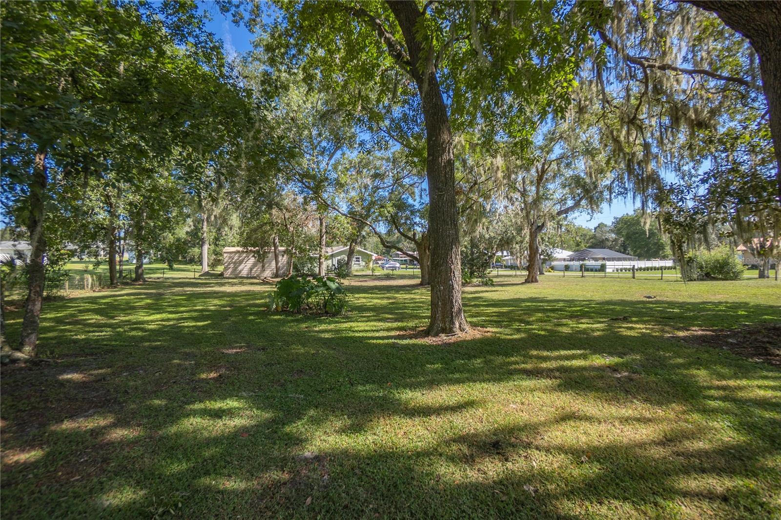 LOCKSHIRE PARK UNIT 02 UNREC - Residential