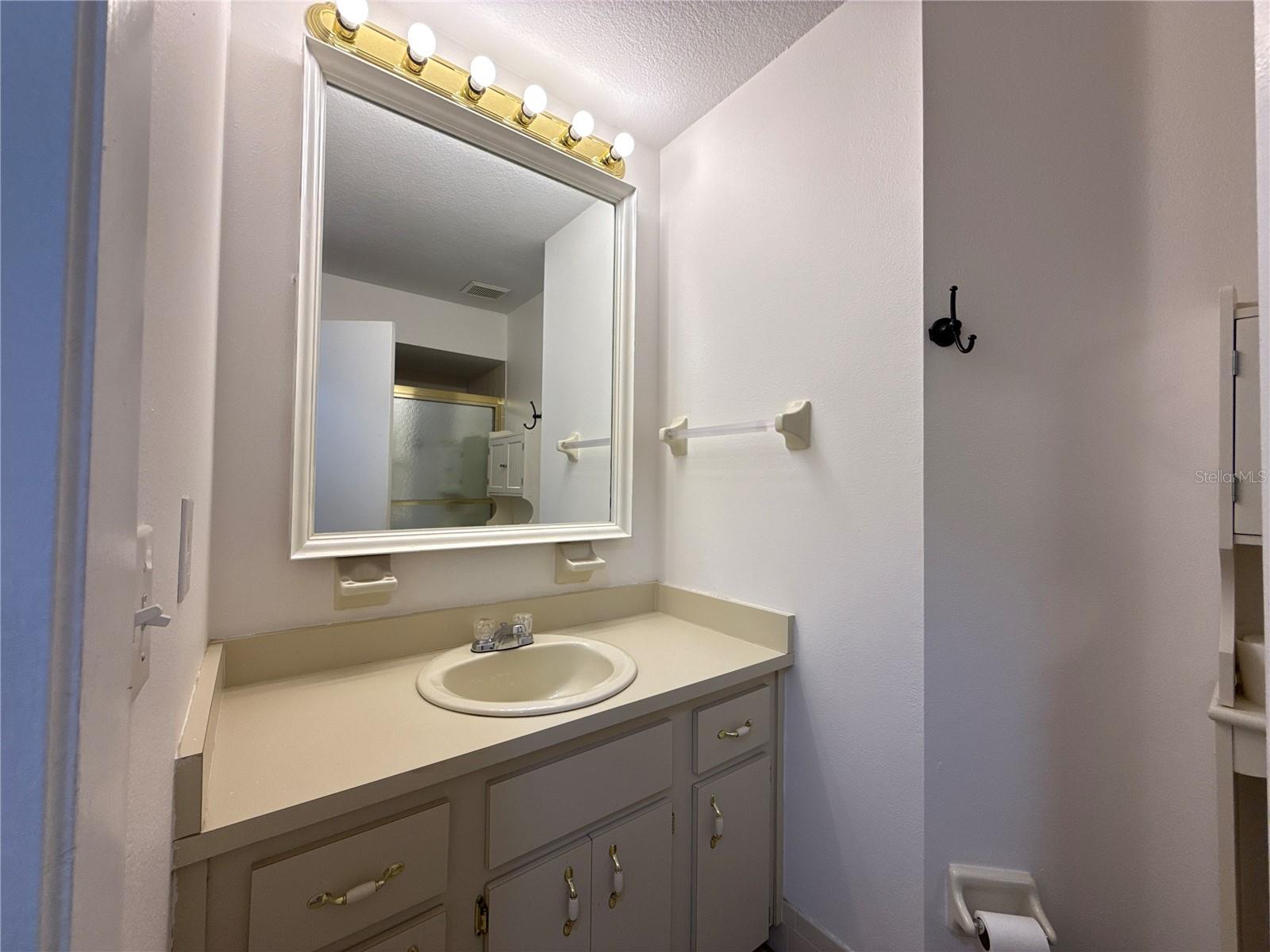 OAK RUN - Residential Lease