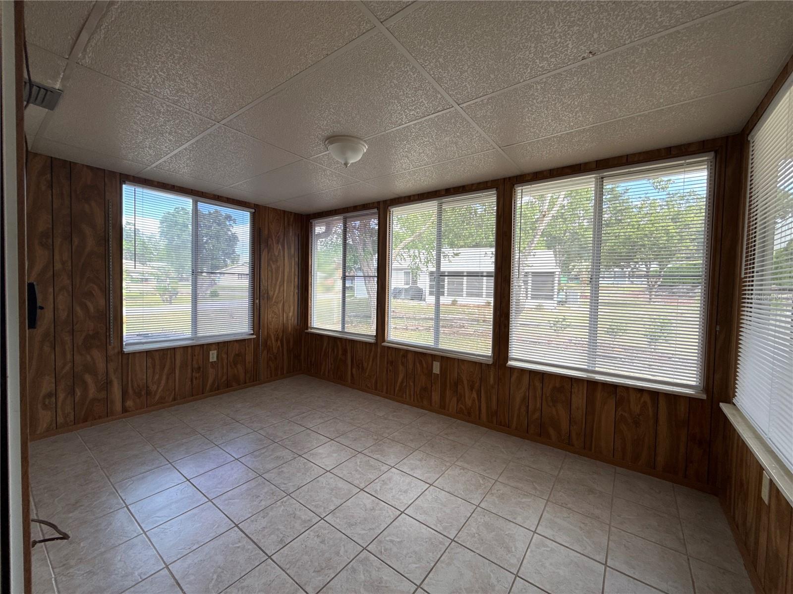 OAK RUN - Residential Lease