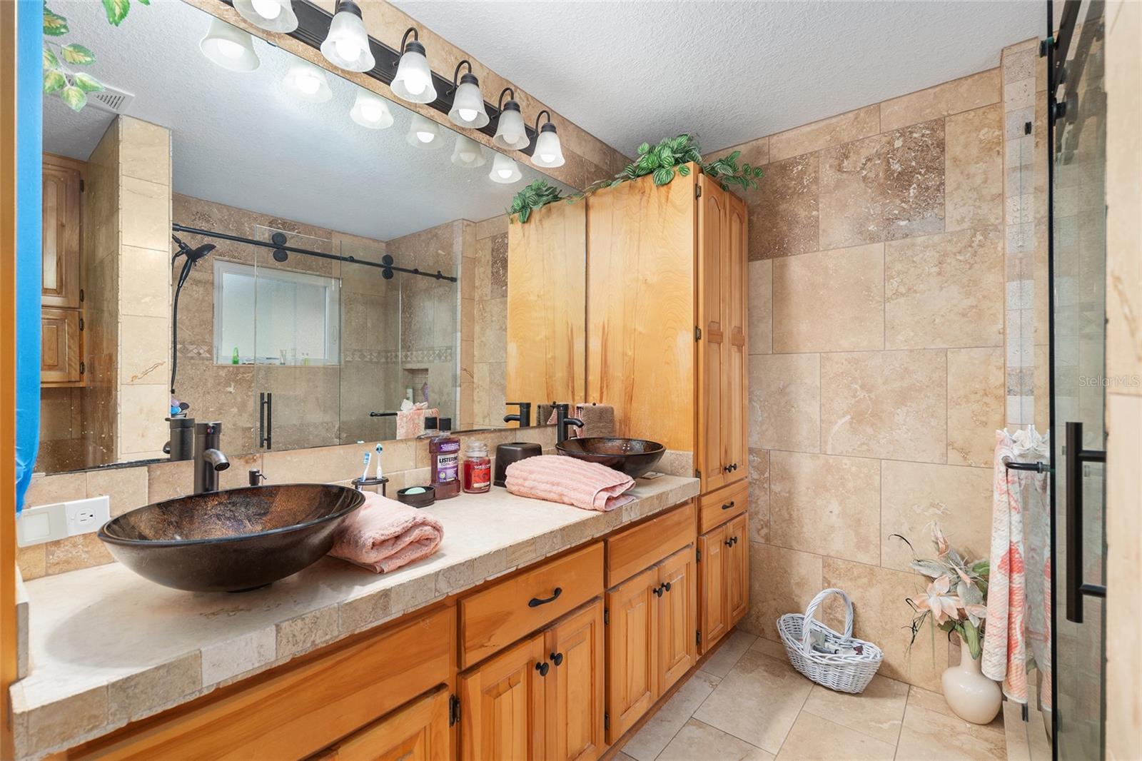 CLAY SHORES - Residential