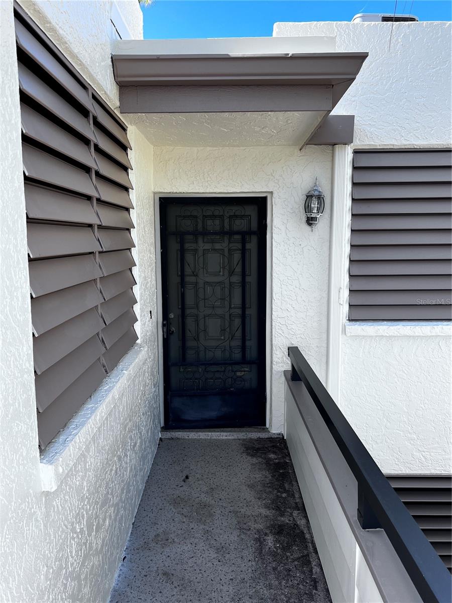 533 LAKESIDE DRIVE 533