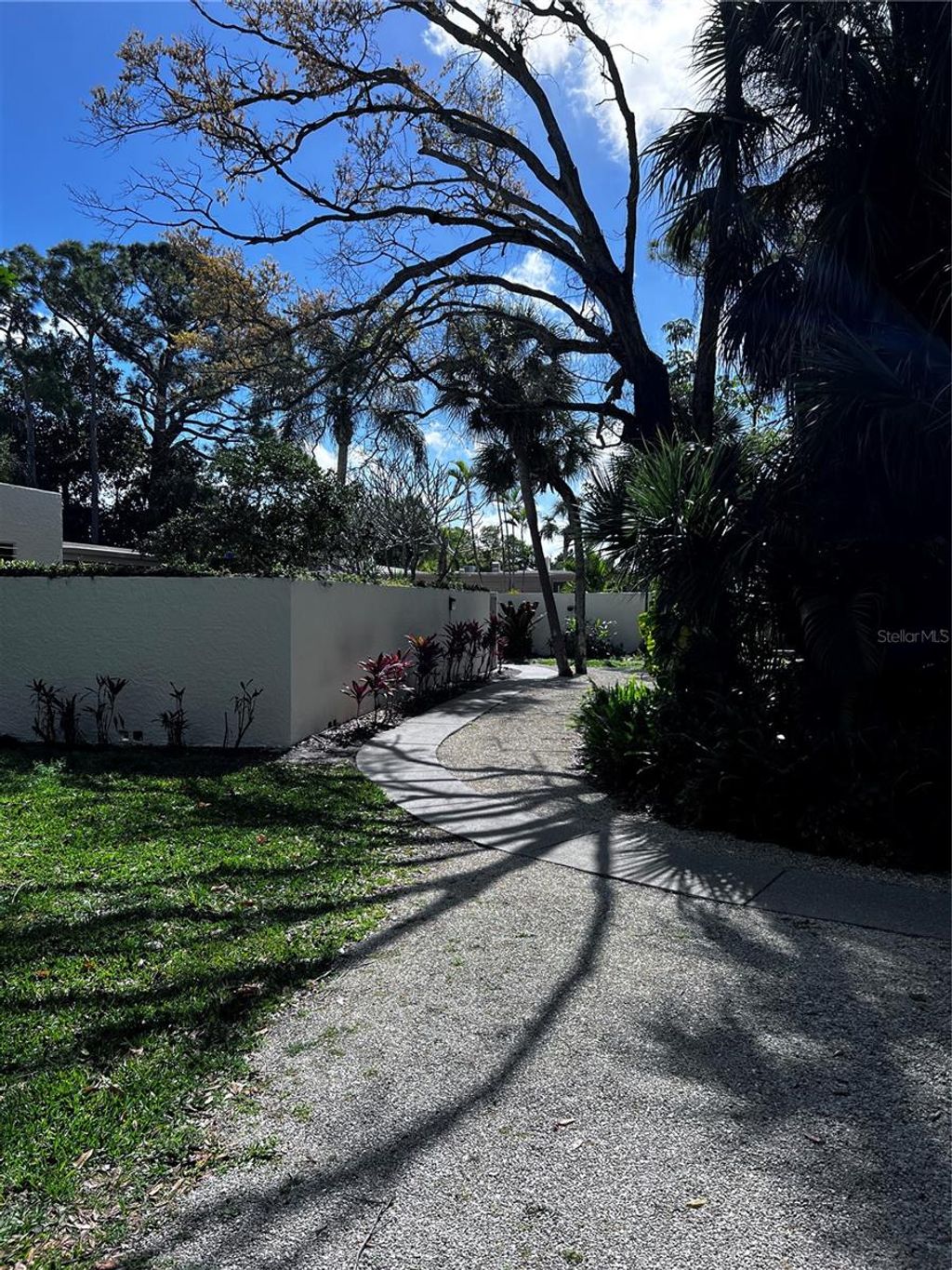 Photo of 533 Lakeside Drive #533, Bradenton, FL 34210 (MLS # A4685270)