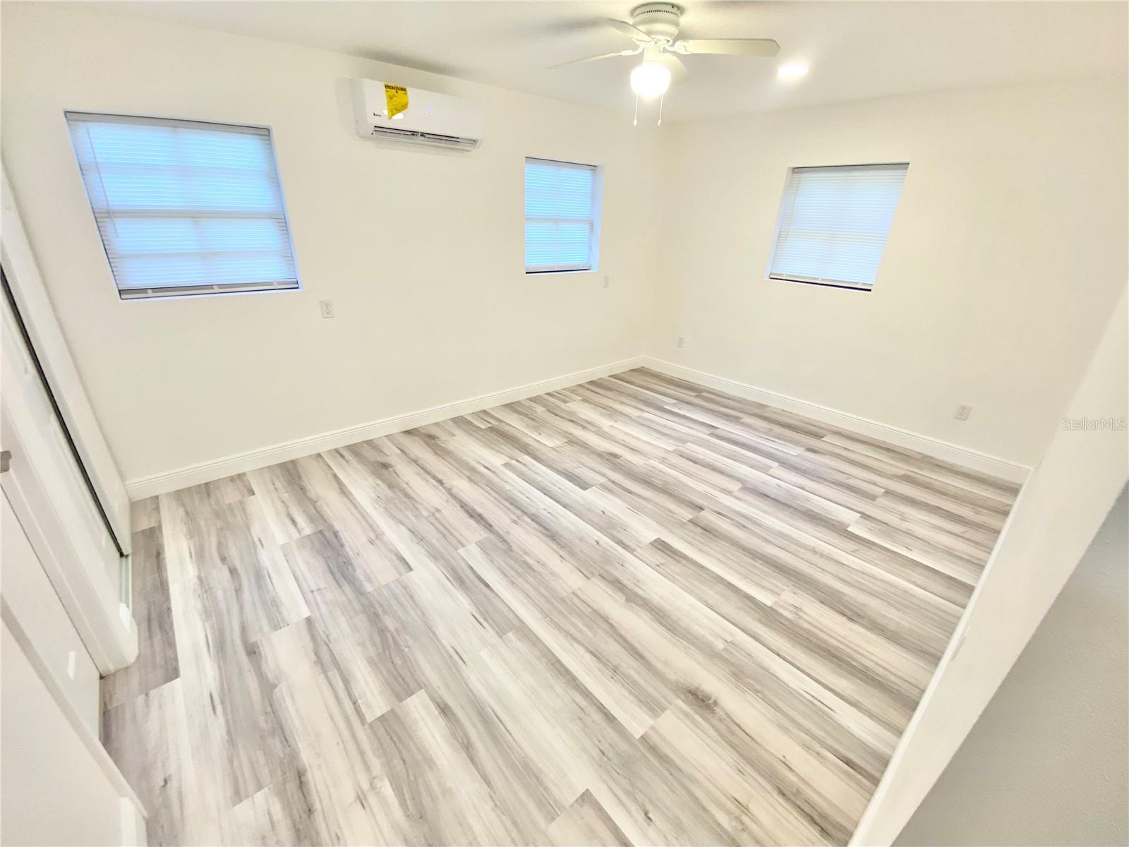 ACREAGE IN SECS 5-10 - Residential