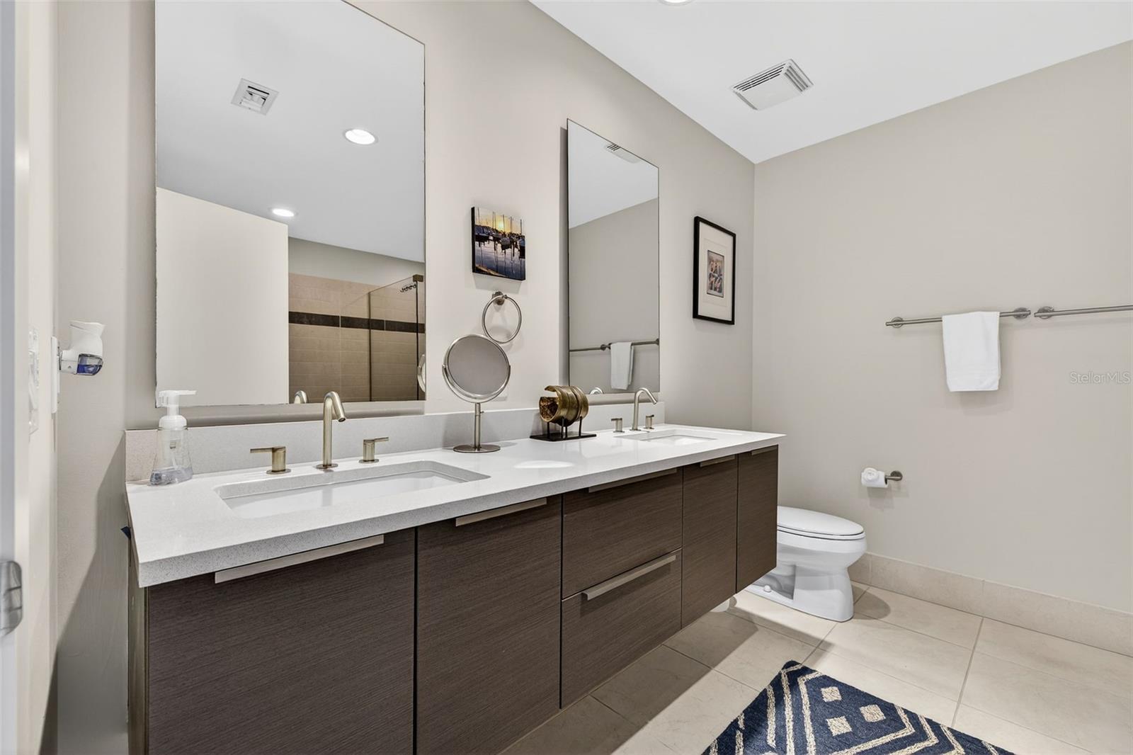 SIGNATURE PLACE CONDO - Residential