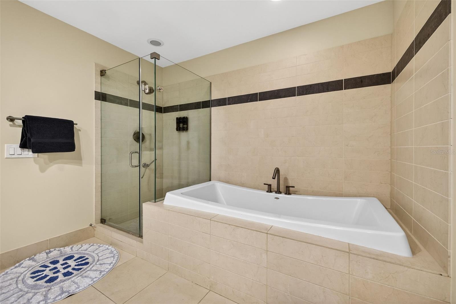 SIGNATURE PLACE CONDO - Residential