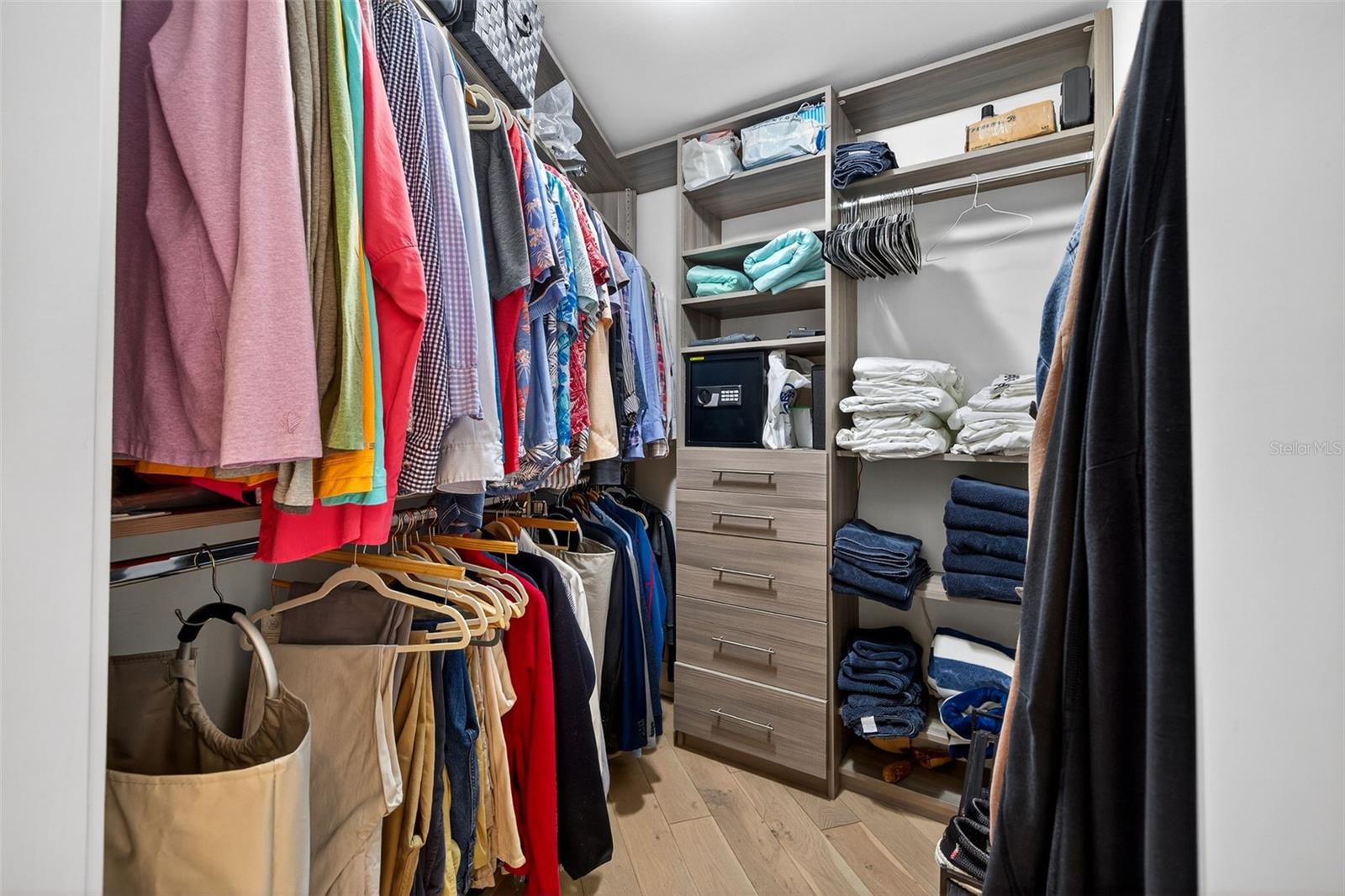 SIGNATURE PLACE CONDO - Residential