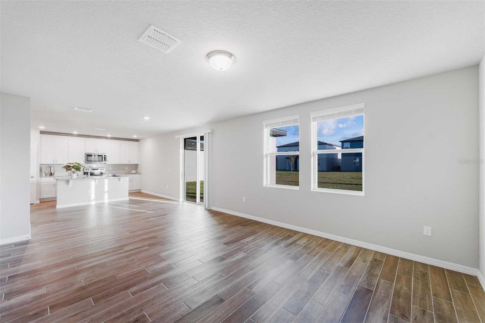 SILVER SPRINGS - Residential