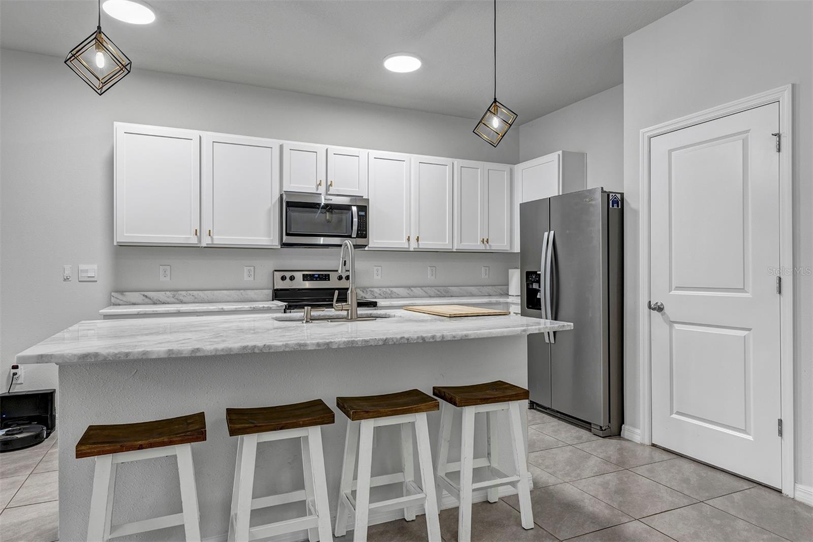 4015 BLUE BANKS LANE