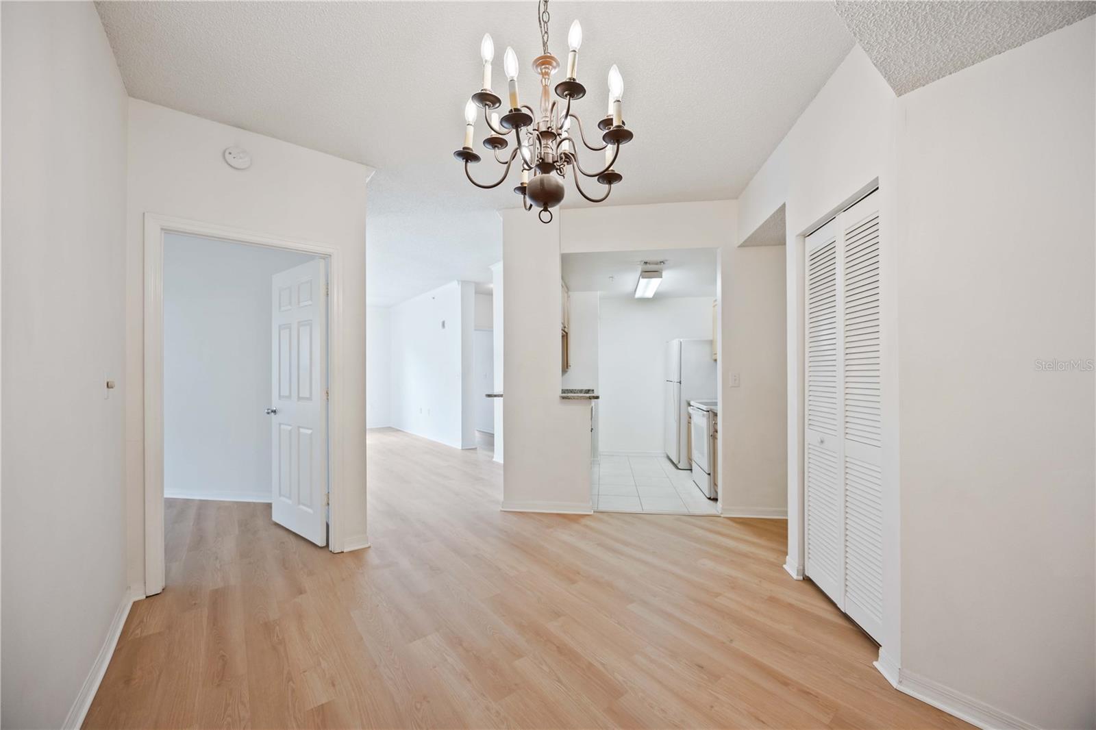 4763 TRAVINI CIRCLE 3-203