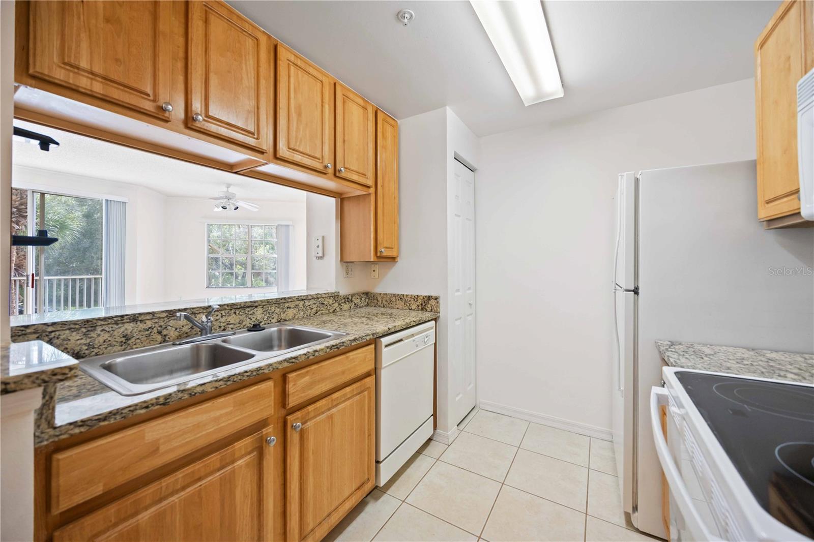 4763 TRAVINI CIRCLE 3-203