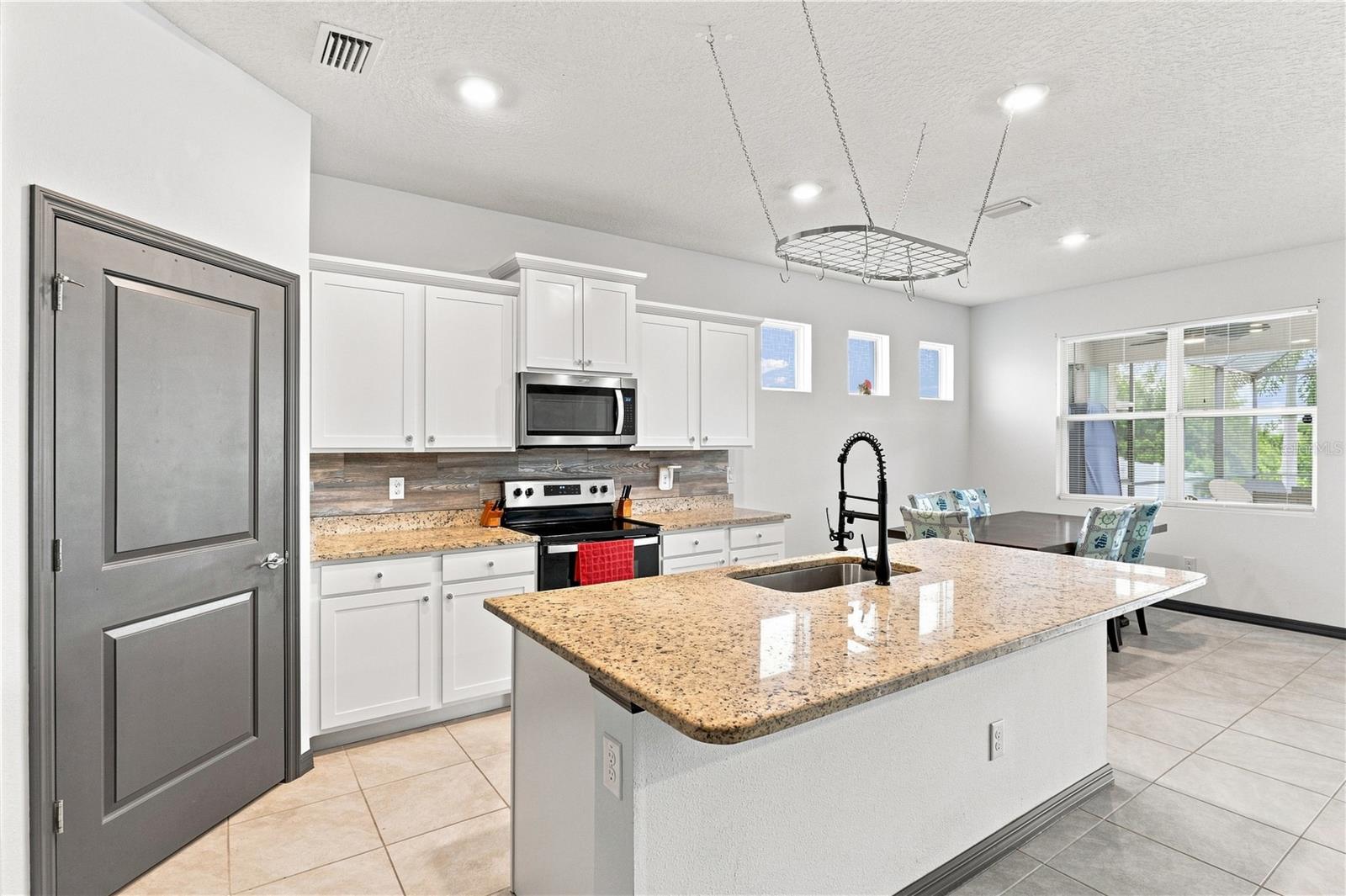 3916 MOSSY LIMB COURT