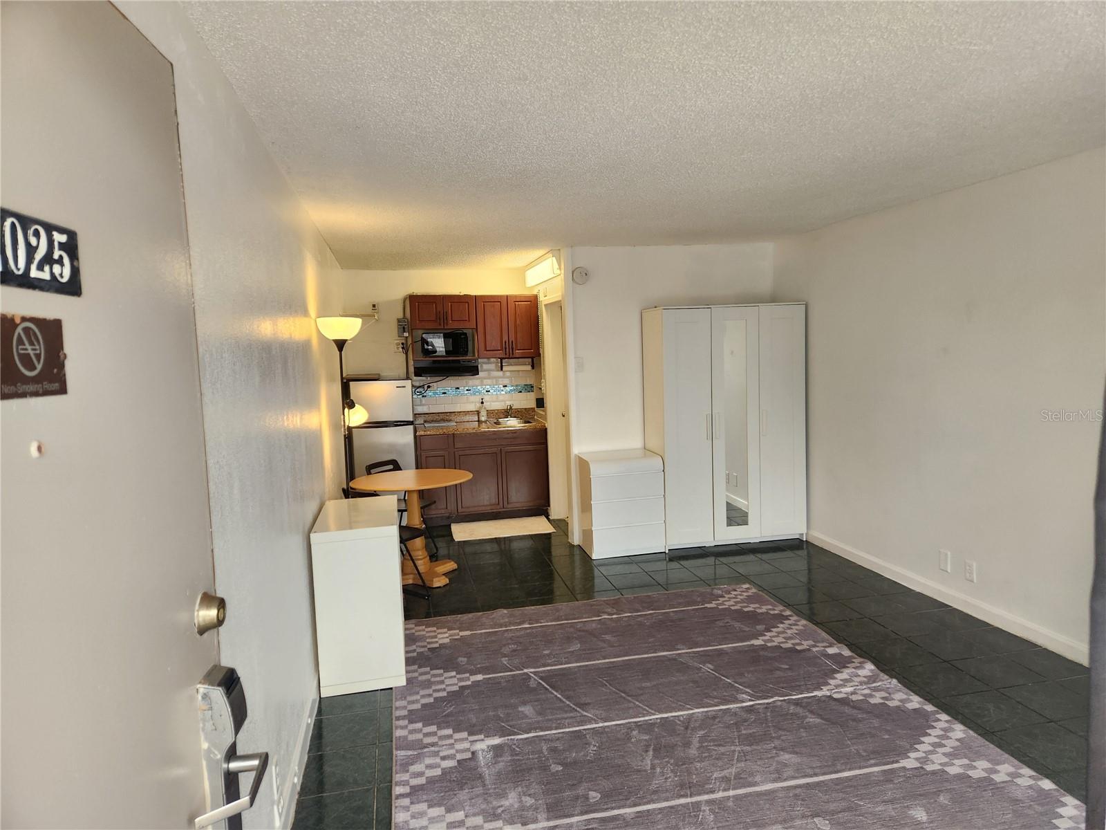 SANDLAKE COURTYARDS CONDO 5901/3515 - Residential