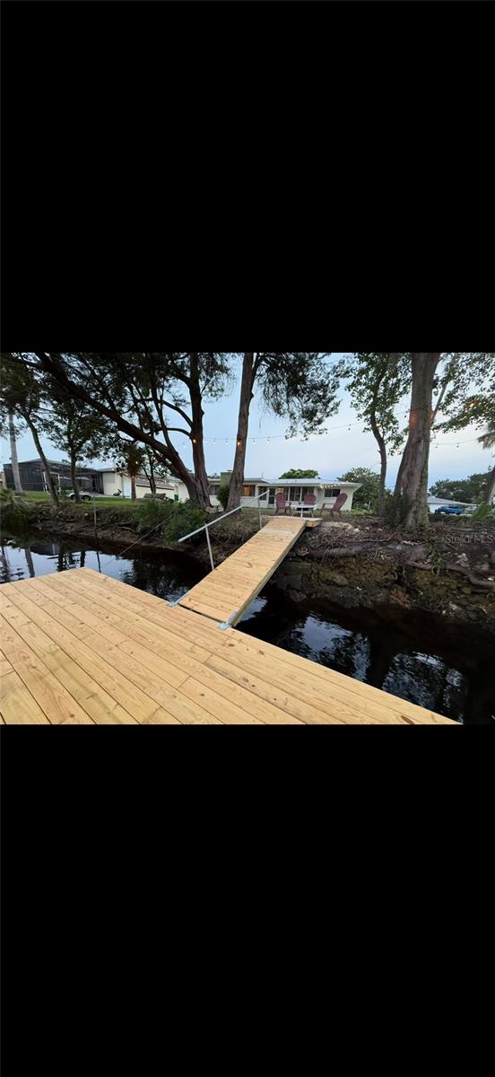 WATERFRONT move-in ready home! This large 3 bed room 2 bathroom home comes fully furnished with ample space. The layout is amazing featuring 2 large living spaces giving you plenty of room to stretch out! Step out back to a relaxing atmosphere with amazing water views. Walk down to your new 8x20 floating dock making it ideal for boats of most any size! Minutes from the gulf, Kings bay, 3 sisters springs, downtown shopping, and tons of eating places!