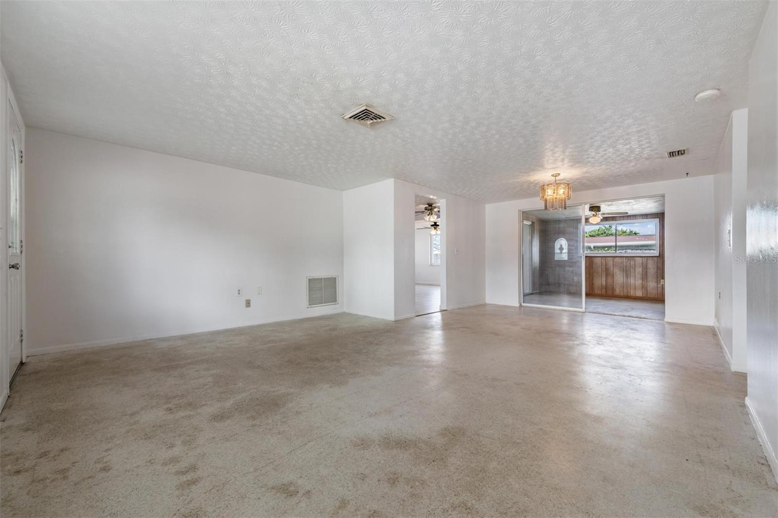 5209 BEACON HILL DRIVE