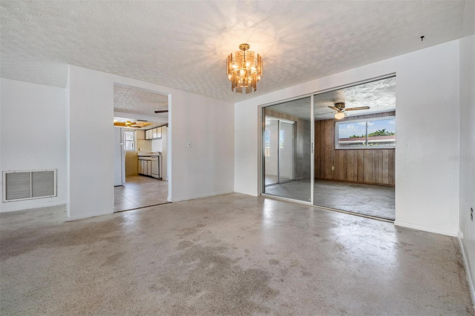 5209 BEACON HILL DRIVE