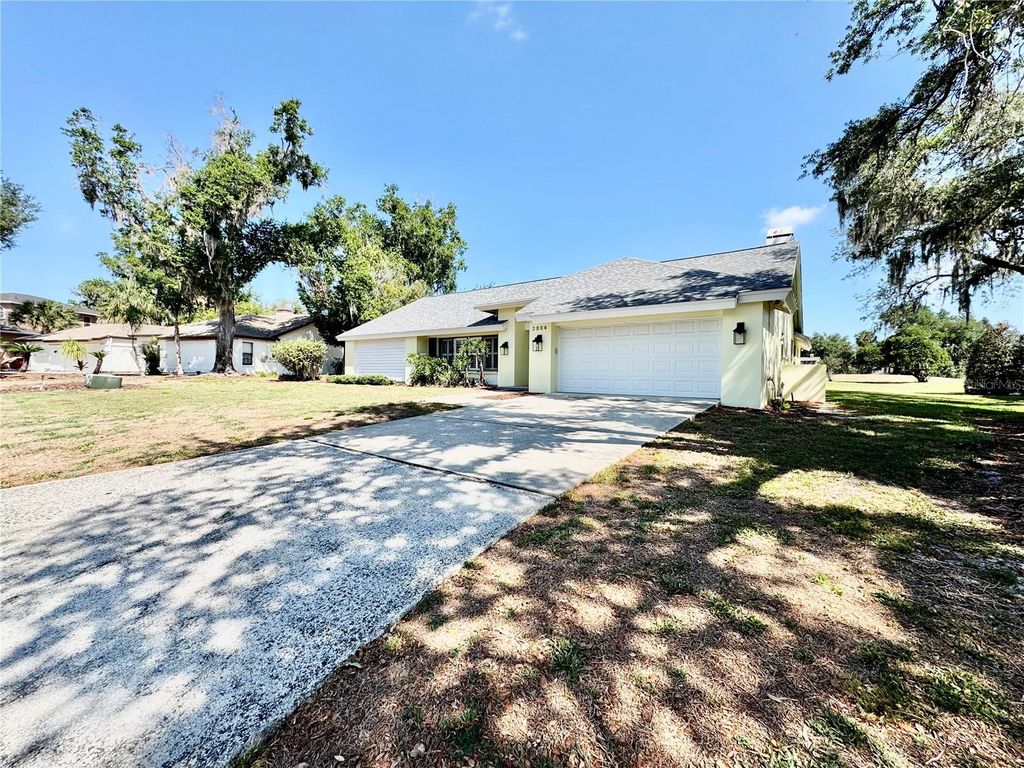 Photo of 2804 Wedgewood Drive, Plant City, FL 33566 (MLS # TB8504038)