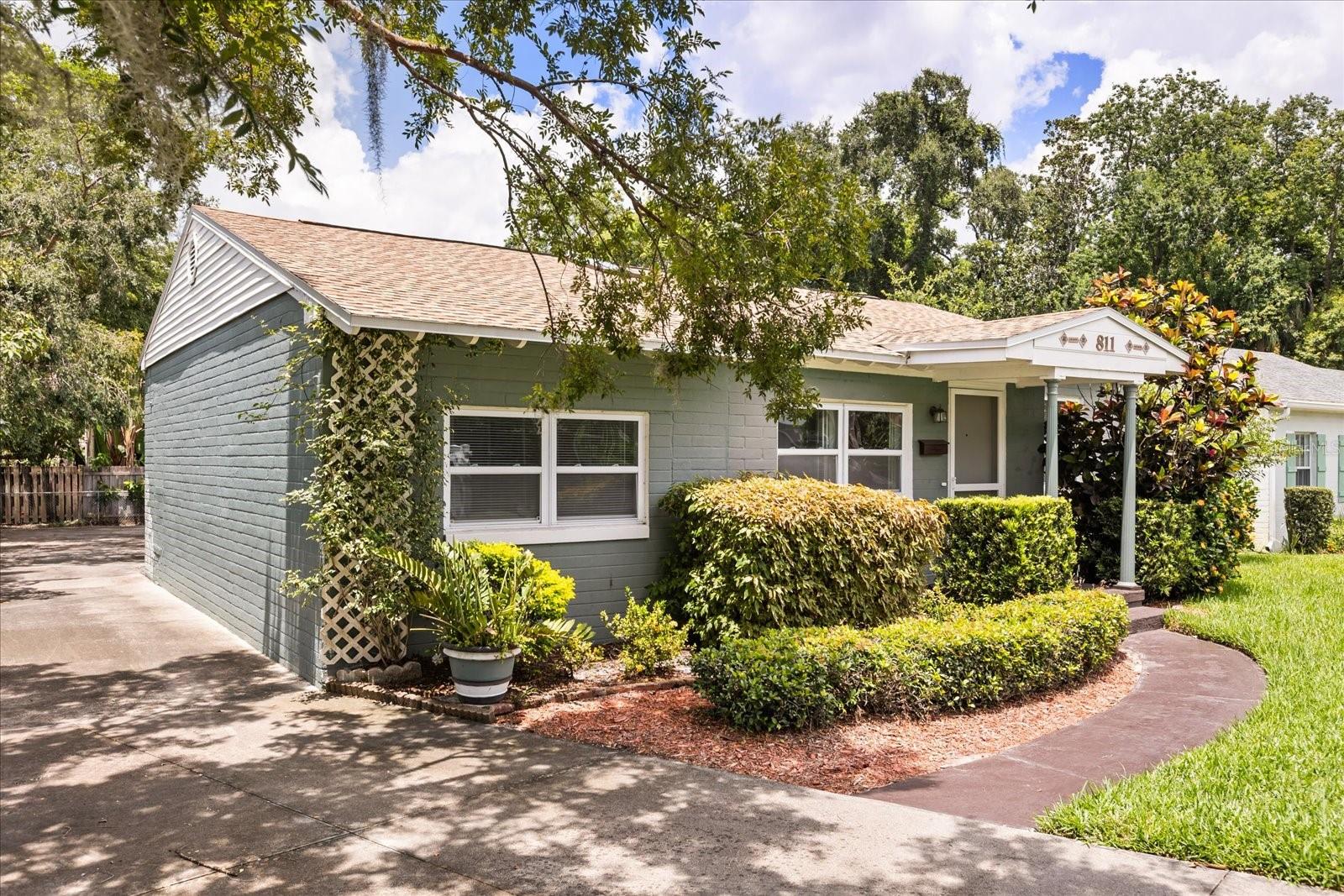 811 BRIERCLIFF DRIVE