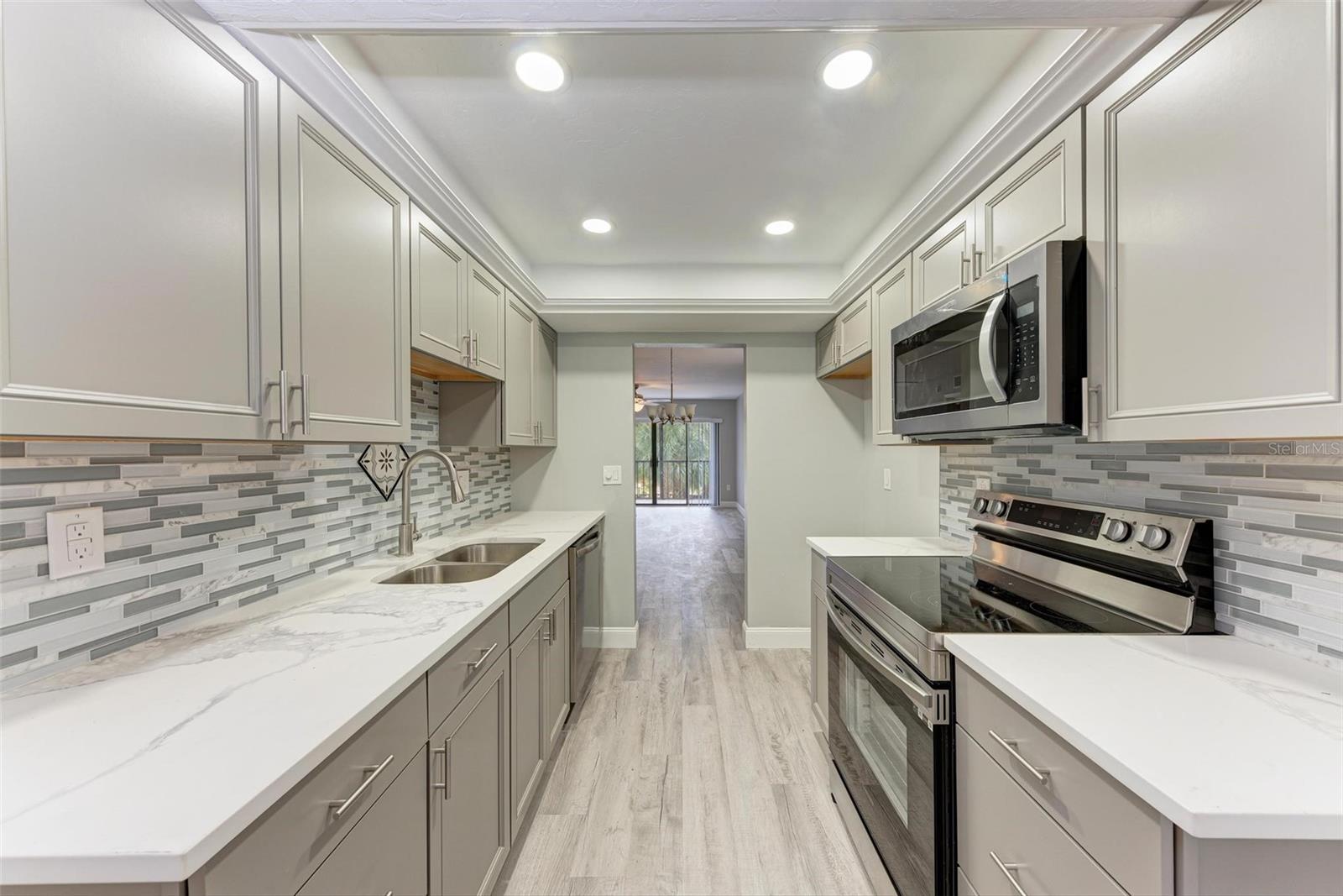 515 30TH AVENUE W H201