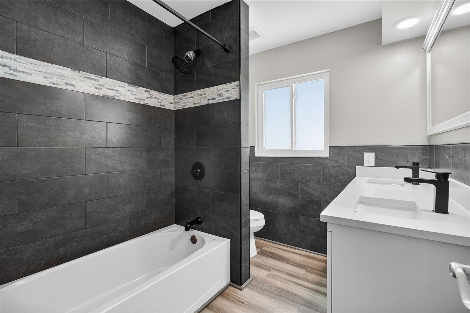 TROPIC HILLS - Residential