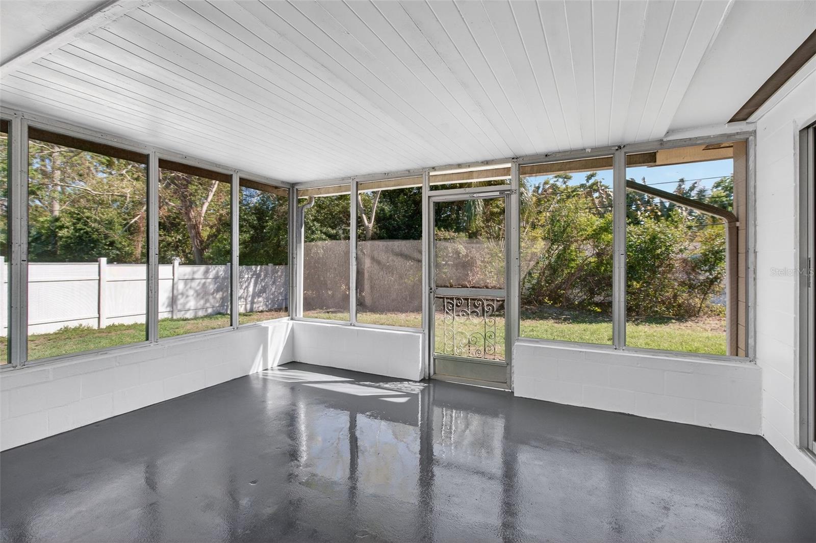 TROPIC HILLS - Residential